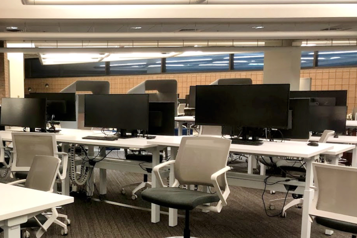 a view of CAEN-supported dual0-boot Windows and Linux computing workstations that can be found on the 2nd and 3rd floors of the the Duderstadt Center