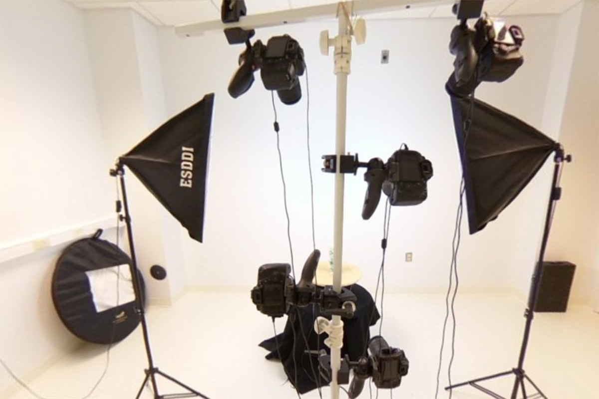 a view of the cameras, lightning and turntable in the Photogrammetry Studio for 3D scanning of objects while capturing their color as well as surfaces