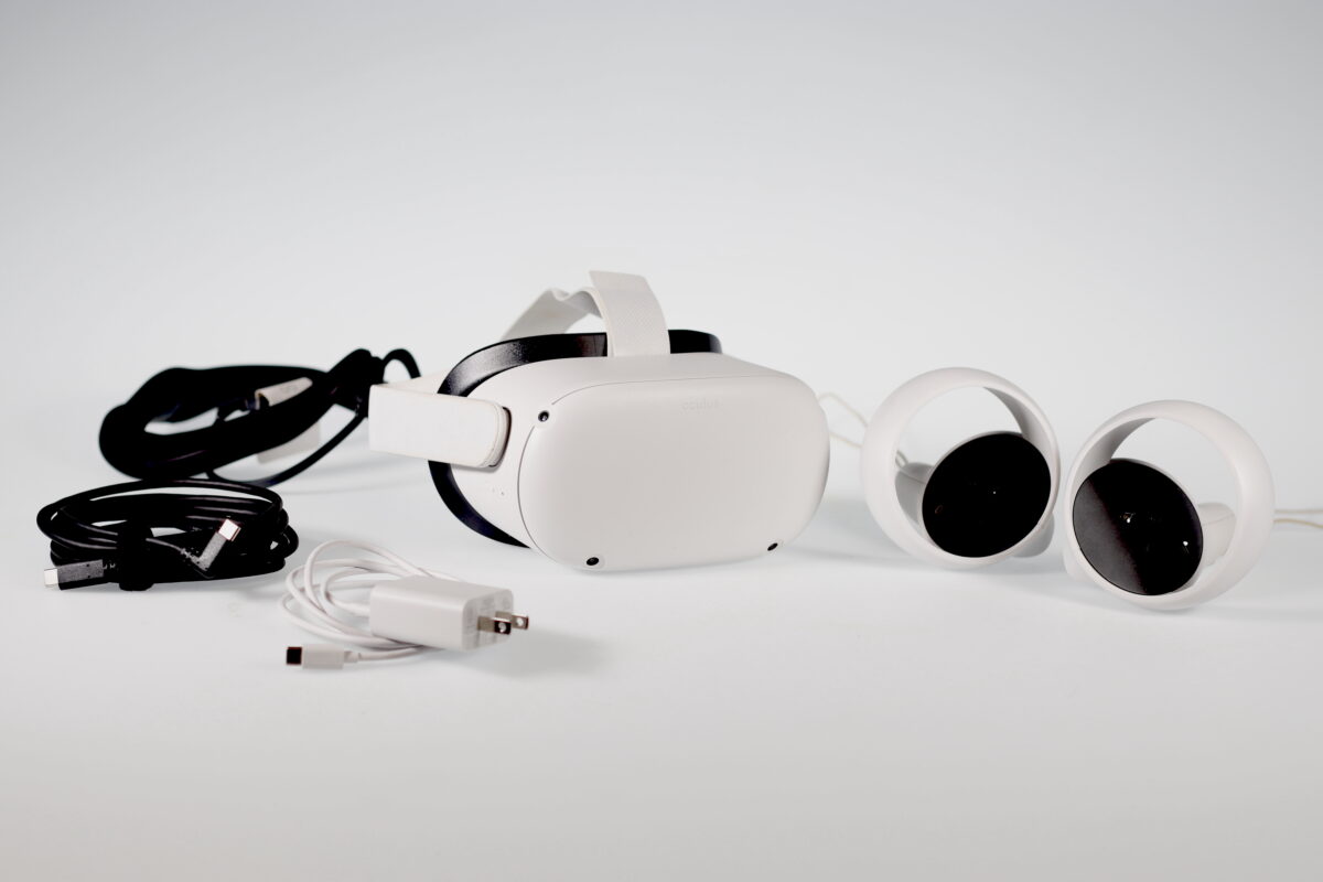 picture of Meta Quest 2 XR headset kit