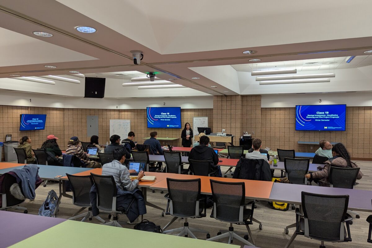 A view of a Flex Lab. The large open space and movable tables and seating may be configured by users as needed during the course of a session. Here the room is in presentation format.