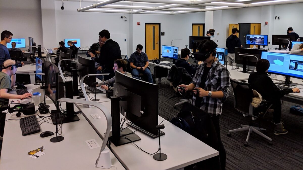 Students at visualization studio workstations