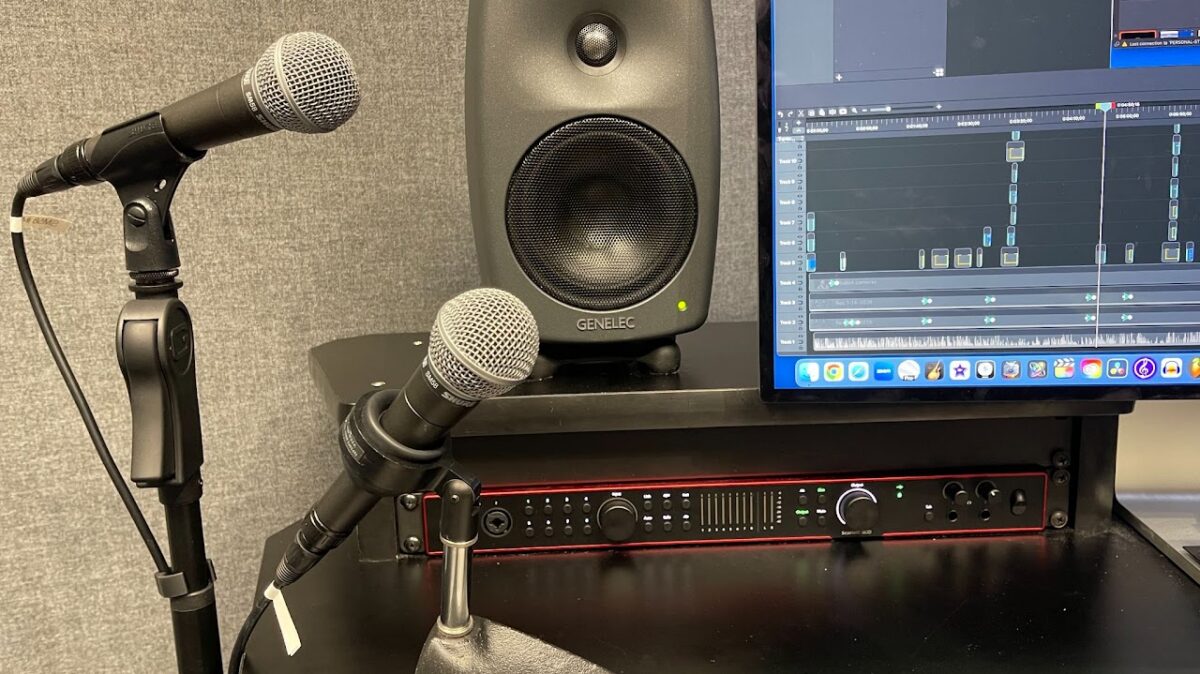 Dual Shure SM58 Microphones in multimedia room